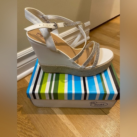 No Doubt,  Rhinestone / white strappy wedge heels 👠 🤍🩶 New In Box - Picture 3 of 9